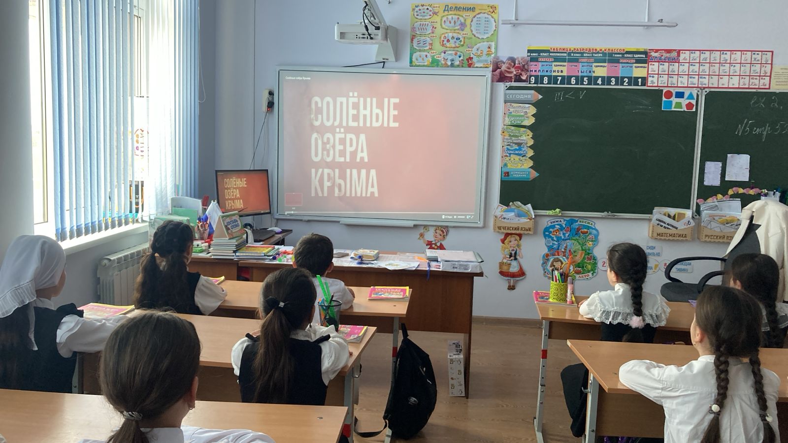Проведение в МКОУ «Кемсиюртовская СОШ» тематических кинопоказов, посвященных Дню воссоединения Крыма с Россией..